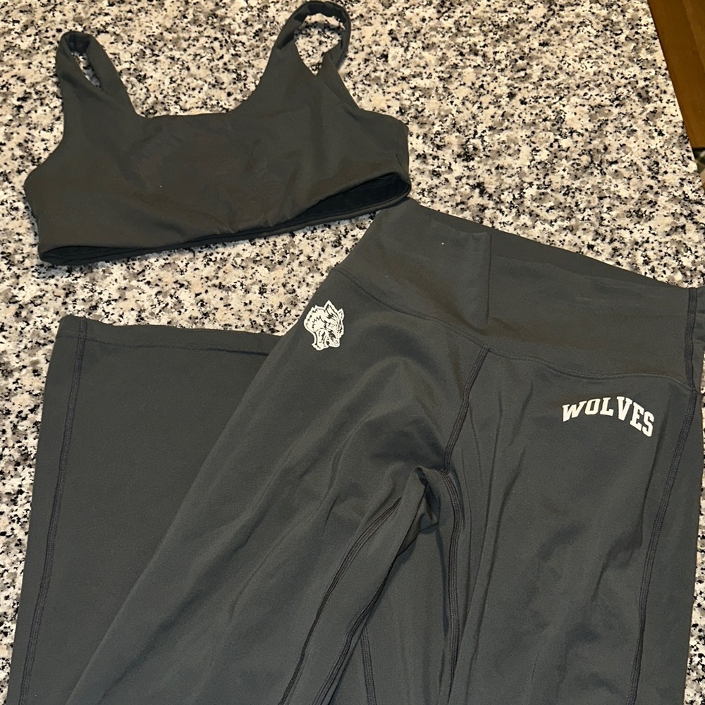 DARCSPORT Women's Gray Sports Bra and Yoga Pants Set